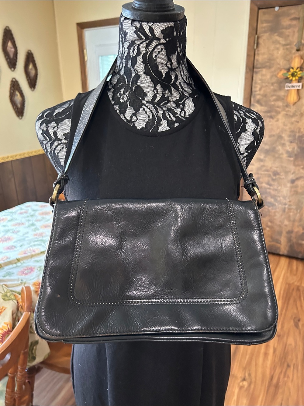 Naturalizer Genuine Leather Classic Black Leather Shoulder Bag
